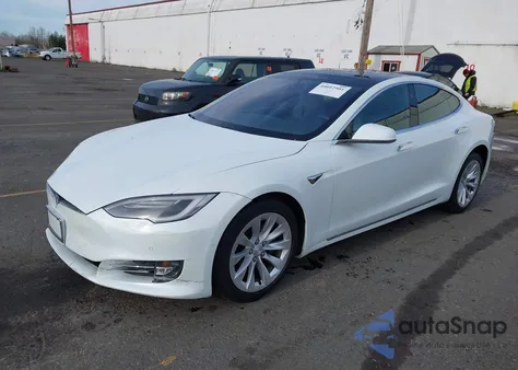 2018 Tesla Model S 100D/75D/P100D z USA, uszkodzony, nr VIN 5YJSA1E22JF277192